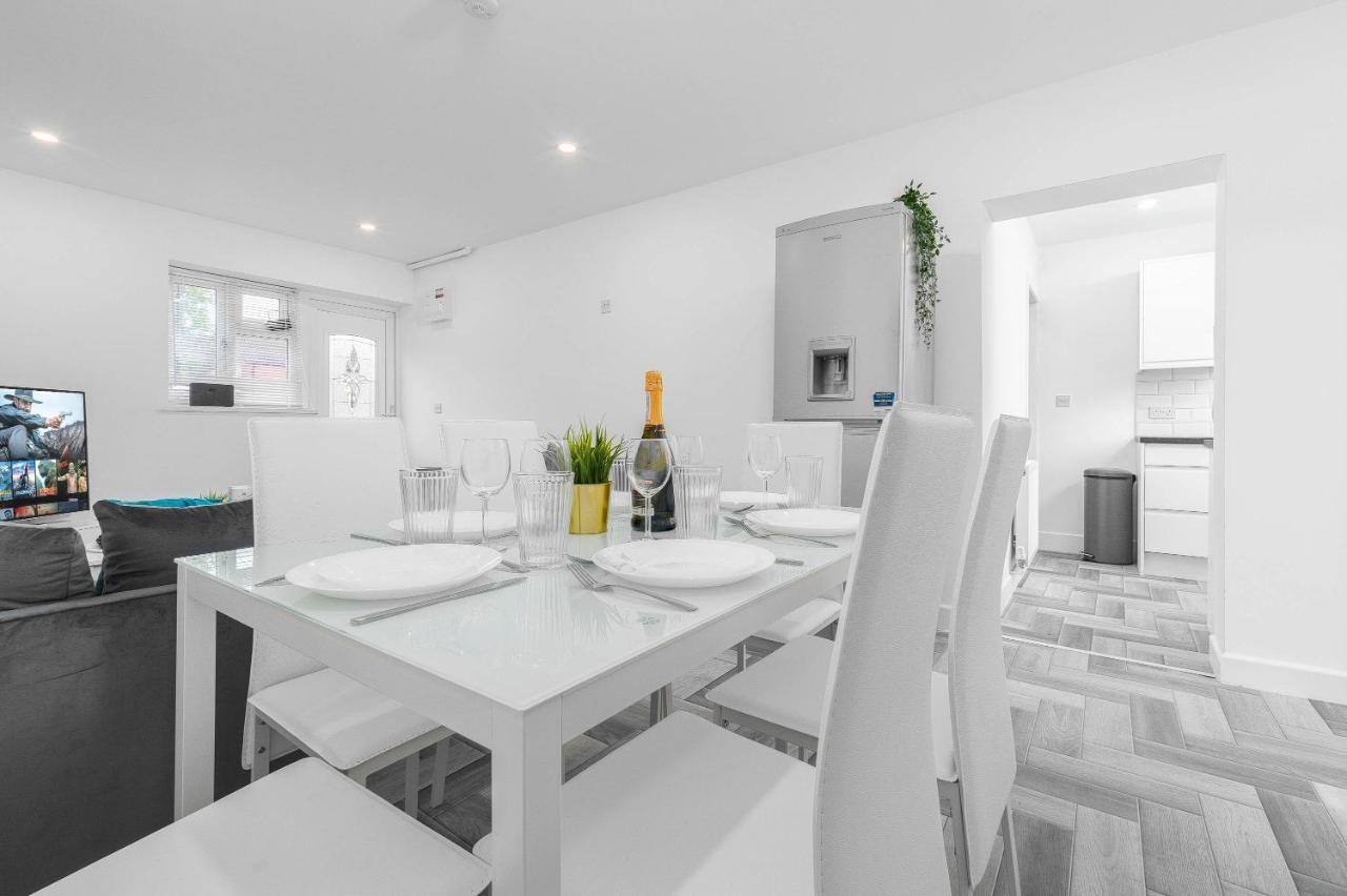 5 Bedroom House - 10 Guests - Multiple Off Street Parking - Garden - Smart Tv - Wifi - Contractors - Families - Groups Birmingam Exterior foto