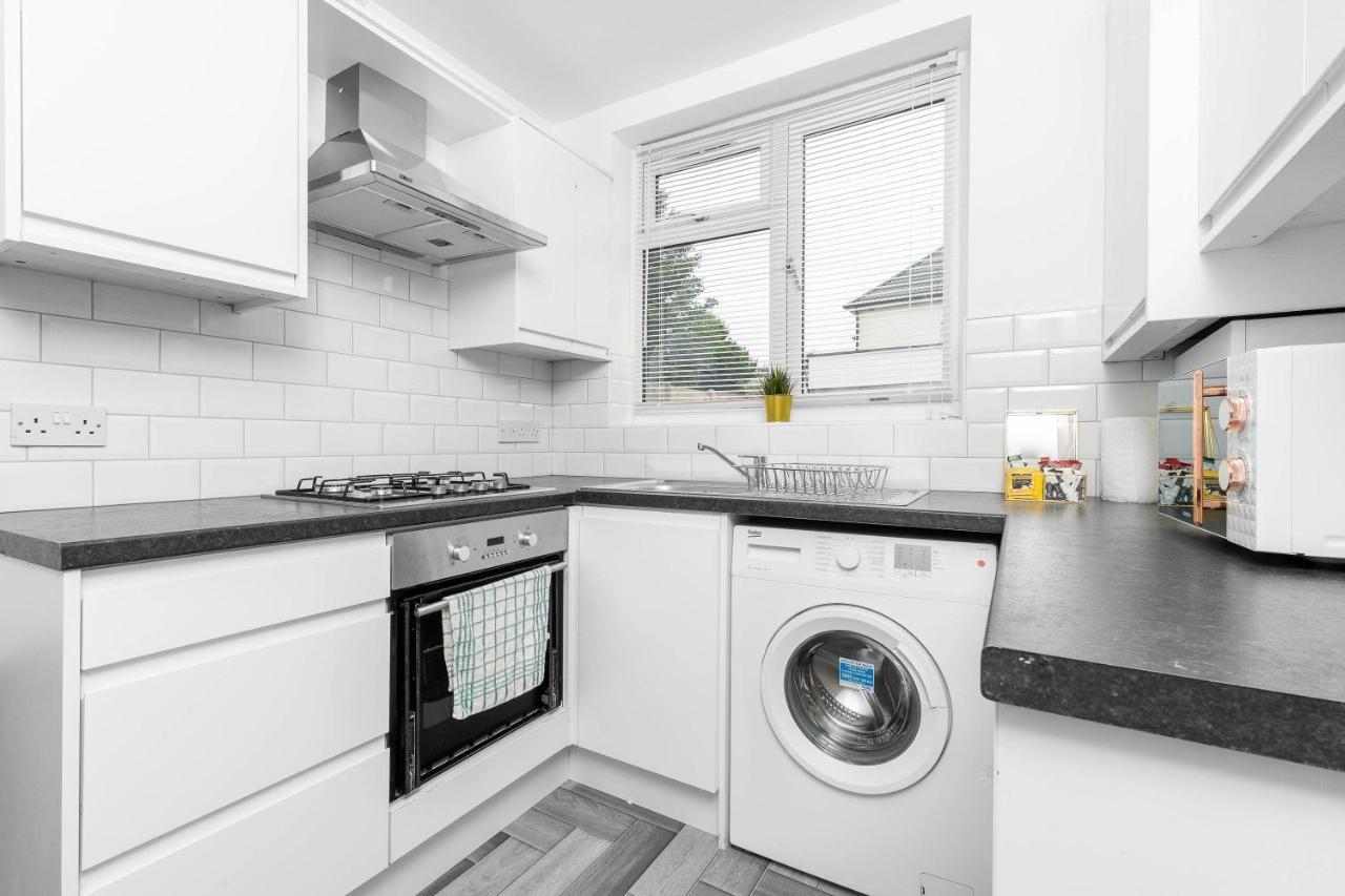 5 Bedroom House - 10 Guests - Multiple Off Street Parking - Garden - Smart Tv - Wifi - Contractors - Families - Groups Birmingam Exterior foto