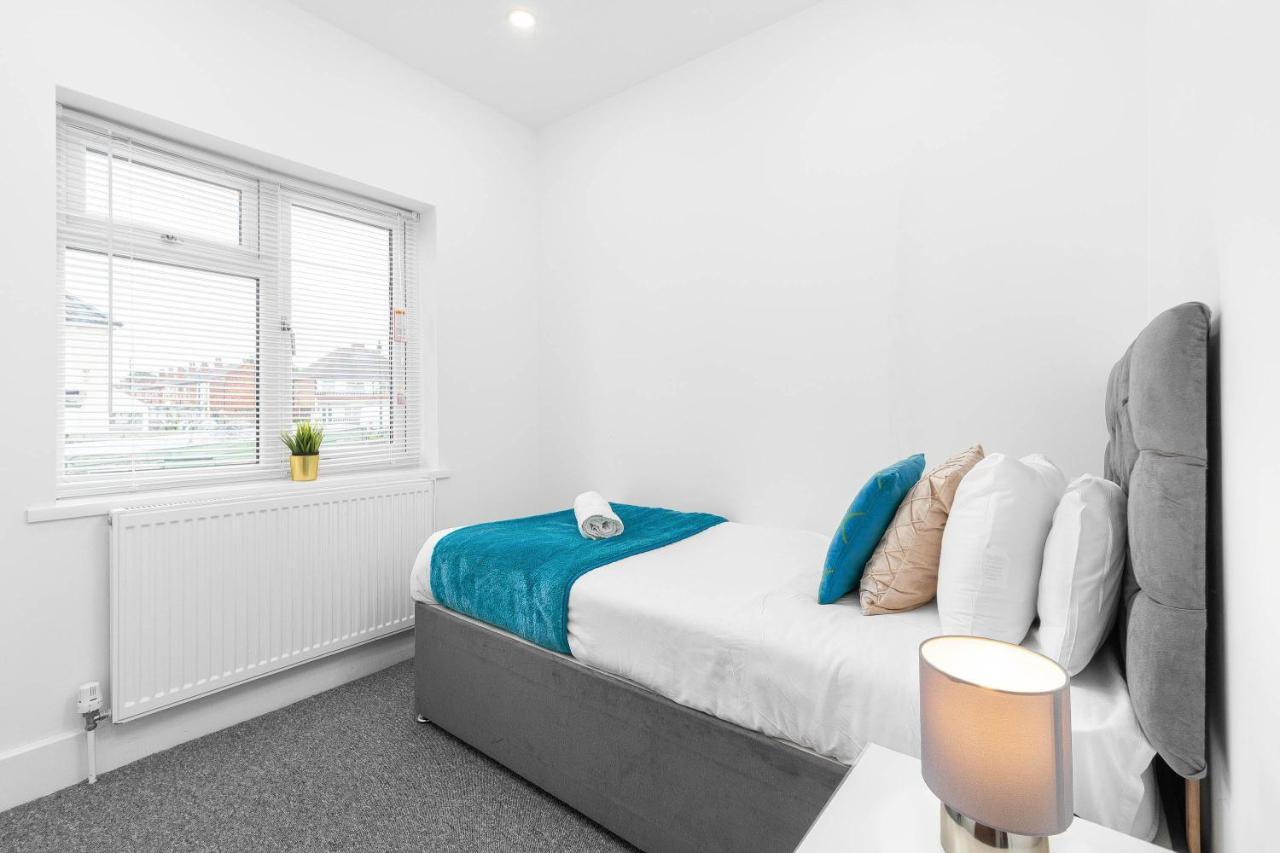 5 Bedroom House - 10 Guests - Multiple Off Street Parking - Garden - Smart Tv - Wifi - Contractors - Families - Groups Birmingam Exterior foto