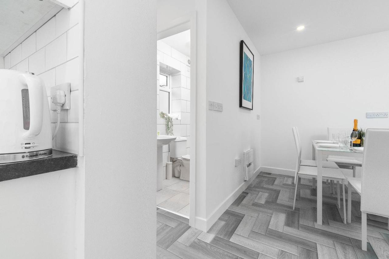 5 Bedroom House - 10 Guests - Multiple Off Street Parking - Garden - Smart Tv - Wifi - Contractors - Families - Groups Birmingam Exterior foto